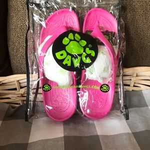 💗CUTE & COLORFUL🩴☀️ Women’s new DAWGS flip flops/sandals sz 10 summertime!